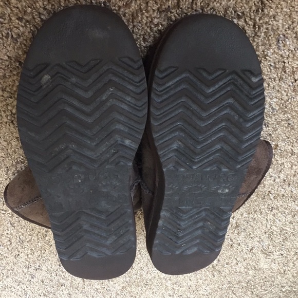 Short Brown UGGs - Picture 2 of 2